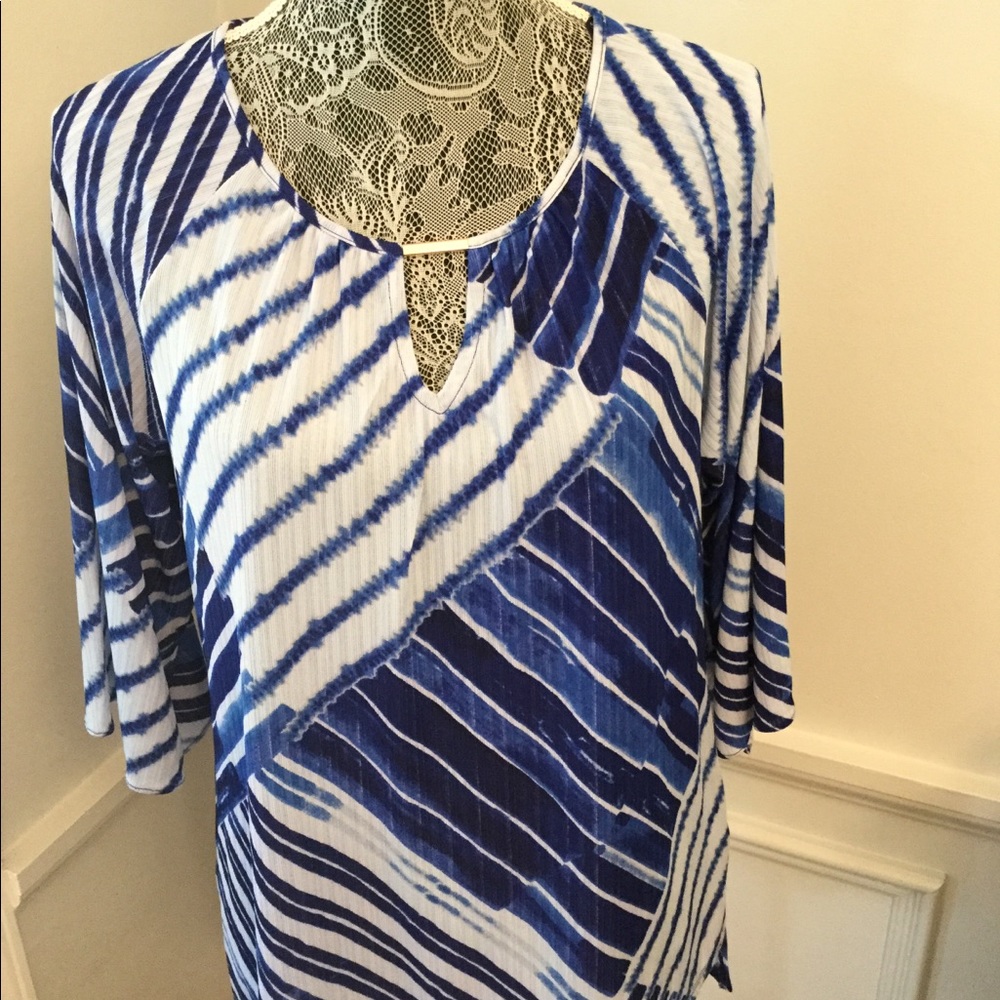 NWOT 3/4 SLEEVE ROUND NECK STRETCHY TOP